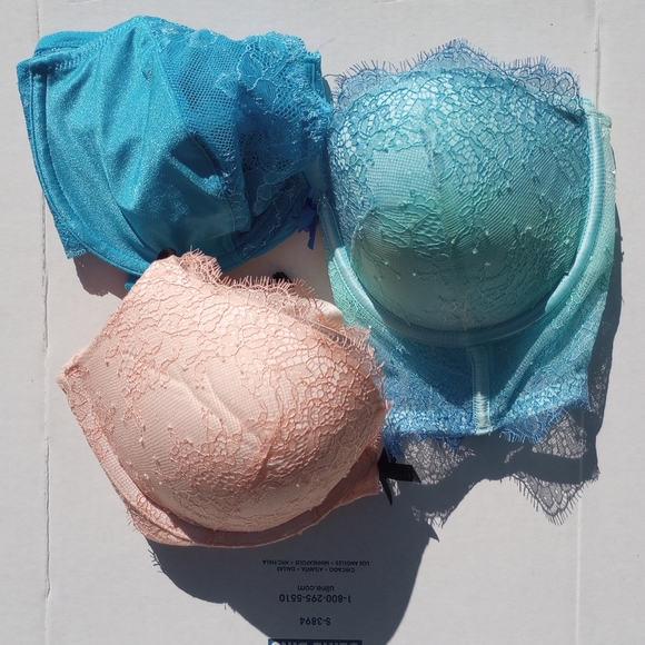 Wacoal & Victoria’s Secret Other - Wacoal/Victoria's Secret bra (bundle/all new)